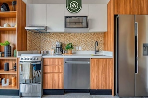 Cafetera/tetera, mesa de comedor