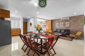 Condo, 1 Queen Bed with Sofa bed, Balcony, Mountain View (Loft 256 502) | 1 bedroom, individually decorated, individually furnished, bed sheets