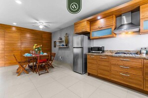 Condo, 1 cama Queen size y sofá cama, balcón, vista a la montaña (Loft 256 502) | Cocina privada