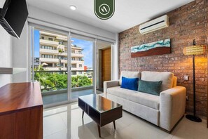 Condo, 1 Queen Bed with Sofa bed, Balcony, Mountain View (Loft 256 502) | Living area