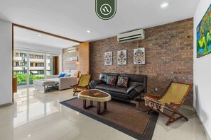 Condo, 1 Queen Bed with Sofa bed, Balcony, Mountain View (Loft 256 502) | Living area