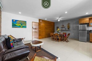 Huoneisto, 1 keskisuuri parisänky ja vuodesohva, parveke, vuoristonäköala (Loft 256 502) | Oleskelualue | MP3-telakointiasema