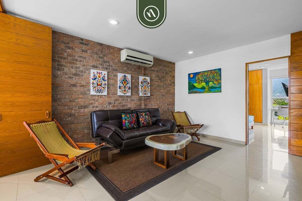 คอนโด, เตียงควีนไซส์ 1 เตียง และโซฟาเบด, ระเบียง, วิวภูเขา (Loft 256 502) | บริเวณนั่งเล่น | แท่นต่อเครื่องเล่น MP3