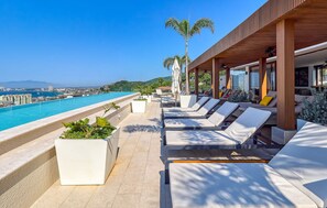 Outdoor pool - Oceanview 2 BR Condo - Luxury - Rooftop Pool (Puerto Vallarta)