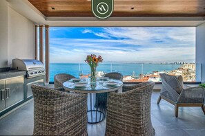 Appartement, Meerdere bedden, toegang tot zwembad, uitzicht op zee (Las Verandas 303) | Buiten dineren