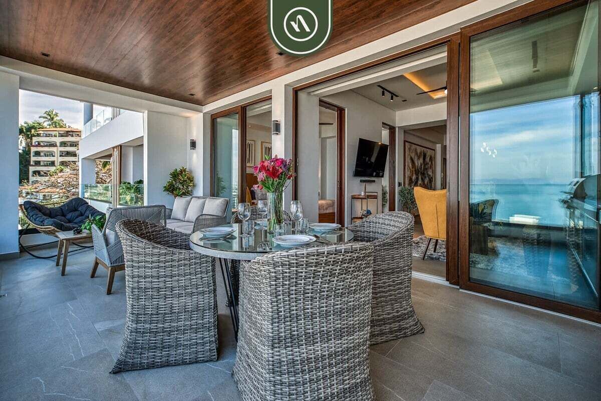 Departamento, varias camas, acceso a la alberca, vista al océano (Las Verandas 303) | Restaurante al aire libre