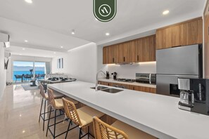 Apartment, Multiple Beds, Kitchen, Ocean View (Harbor 171 Torre Norte TNJ06) | Private kitchen | Coffee/tea maker, dining tables