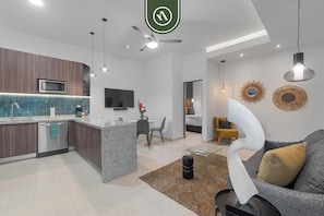 Apartment, 1 Queen Bed, Kitchen, Ocean View (Casa Galeana 404) | Living area
