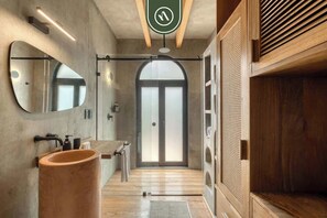 Apartment, Multiple Beds, Kitchen, City View (Privada de FD 3B U1) | Bathroom | Towels - Luxury 2 BR Condo in Downtown - AC - Peaceful (Oaxaca)