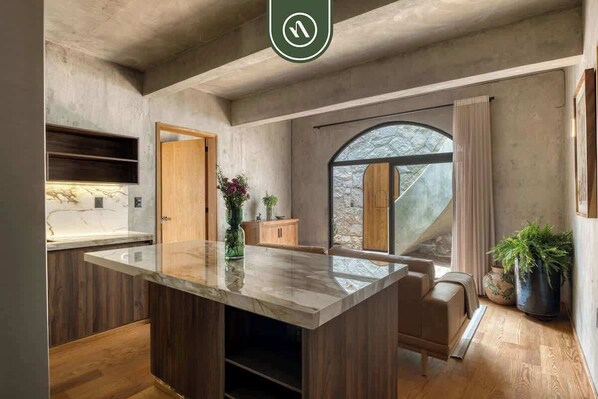 Apartment, Multiple Beds, Kitchen, City View (Privada de FD 3B U1) | Interior