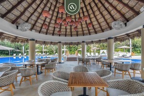 Appartement, Plusieurs lits, cuisine, vue sur lâocĂ©an (Marival Residences PH 615) | Restauration en plein air