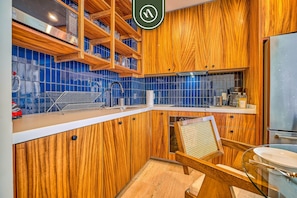 Apartment, 1 King Bed, Kitchen, Beach View (Nomada 5C) | Private kitchen