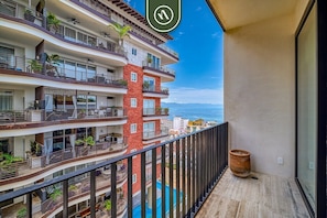 Appart'hĂŽtel, 1 trĂšs grand lit, accĂšs piscine, vue plage (Nomada 5C) | Vue de la chambre