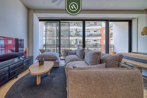 Condo, 1 King Bed, Pool Access, Beach View (Nomada 5C) | Living area