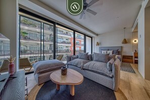 Condo, 1 King Bed, Pool Access, Beach View (Nomada 5C) | Living area