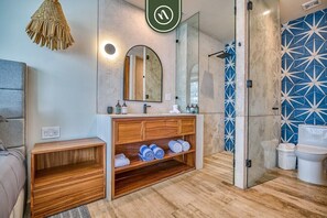 Condo, 1 King Bed, Pool Access, Beach View (Nomada 5C) | Bathroom | Towels