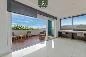 Apartment, 1 Queen Bed with Sofa bed, Kitchen, Ocean View (Zoho Skies T3 703) | Interior