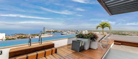 Departamento, 1 cama Queen size y sofá cama, hidromasaje, vista al océano (Zoho Skies T3 703) | Terraza o patio