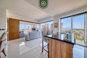 Apartment, 1 Queen Bed with Sofa bed, Hot Tub, Ocean View (Zoho Skies T3 703) | Interior