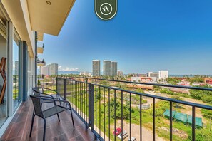 Appartement, 1 queensize bed met slaapbank, keuken, uitzicht op zee (Zoho Skies T3 703) | Uitzicht vanuit de kamer