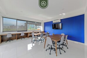 Apartment, 1 Queen Bed with Sofa bed, Kitchen, Ocean View (Zoho Skies T3 703) | Meeting facility