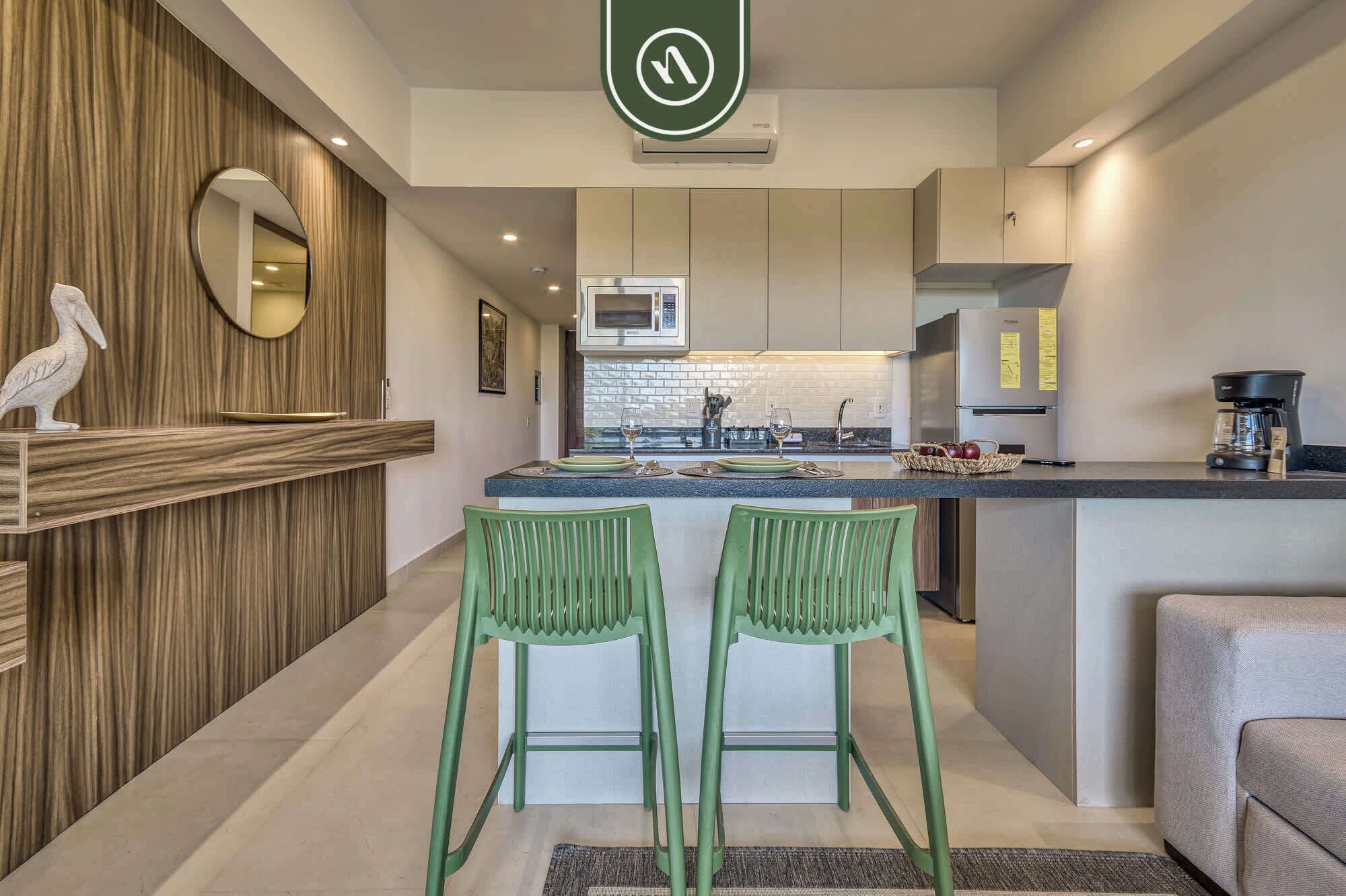 Departamento, 1 cama matrimonial y sofá cama, cocina, vista al campo de golf (Altamar 413) | Cocina privada | Cafetera y tetera y comedor 