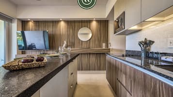 Apartment, 1 Double Bed with Sofa bed, Kitchen, Golf View (Altamar 413) | Private kitchen | Coffee/tea maker, dining tables