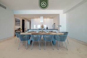 Apartment, Multiple Beds, Kitchen, Ocean View (Paramount Bay PH 5) | Dining