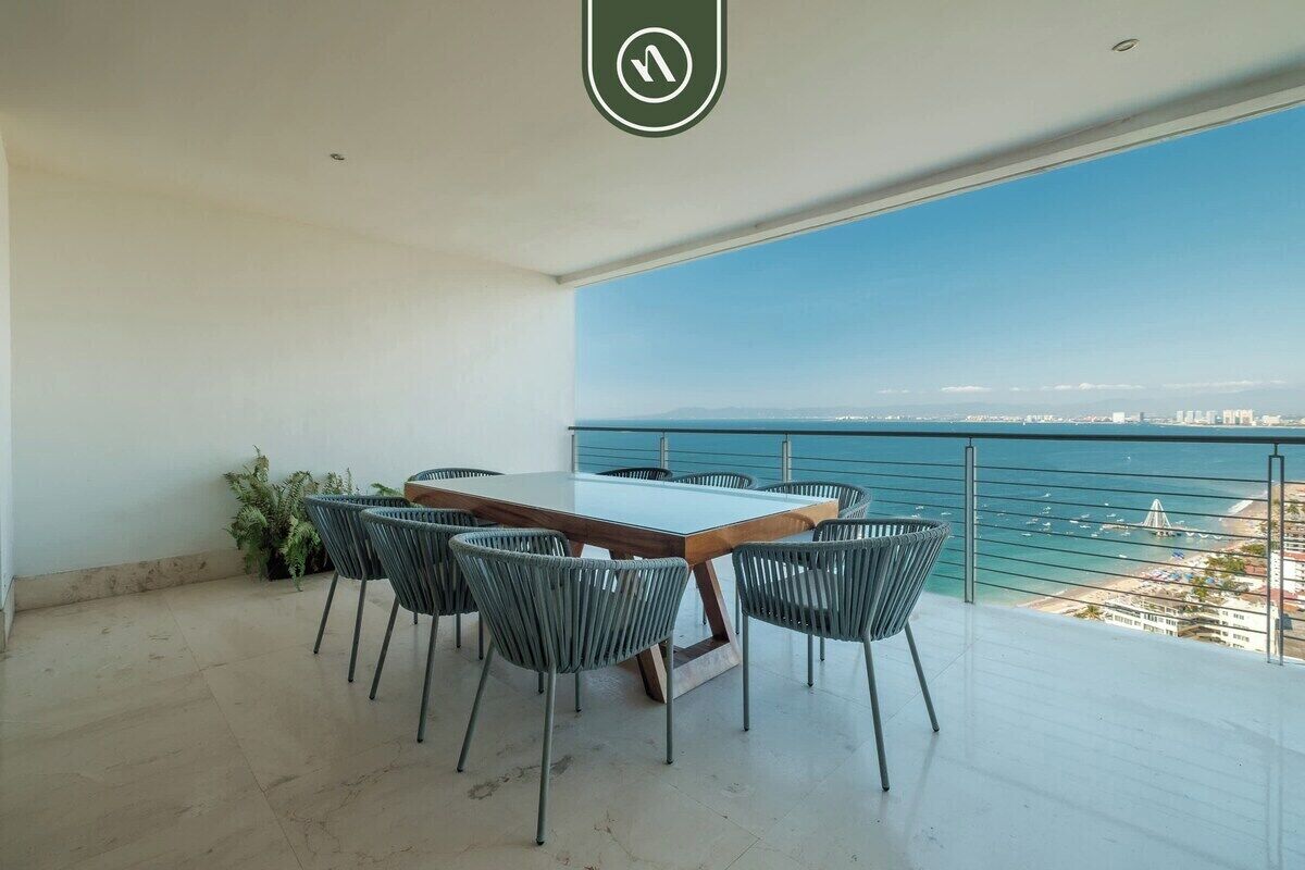 Condo, Plusieurs lits, balcon, vue sur l’océan (Paramount Bay PH 5) | Restauration en plein air