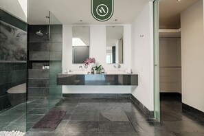 Condo, Multiple Beds, Balcony, Ocean View (Paramount Bay PH 5) | Bathroom | Towels
