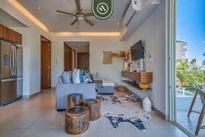 LÀgenhet - flera sÀngar - tillgÄng till pool - havsutsikt (Pavilion Bucerias 205) | Vardagsrum