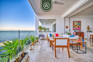 Apartment, Multiple Beds, Kitchen, Ocean View (Orchid 3E) | Interior