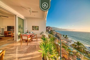 Appartement, plusieurs lits, cuisine, vue océan (Orchid 3E) | Restauration extérieure