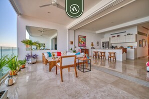 Apartment, Multiple Beds, Kitchen, Ocean View (Orchid 3E) | Interior