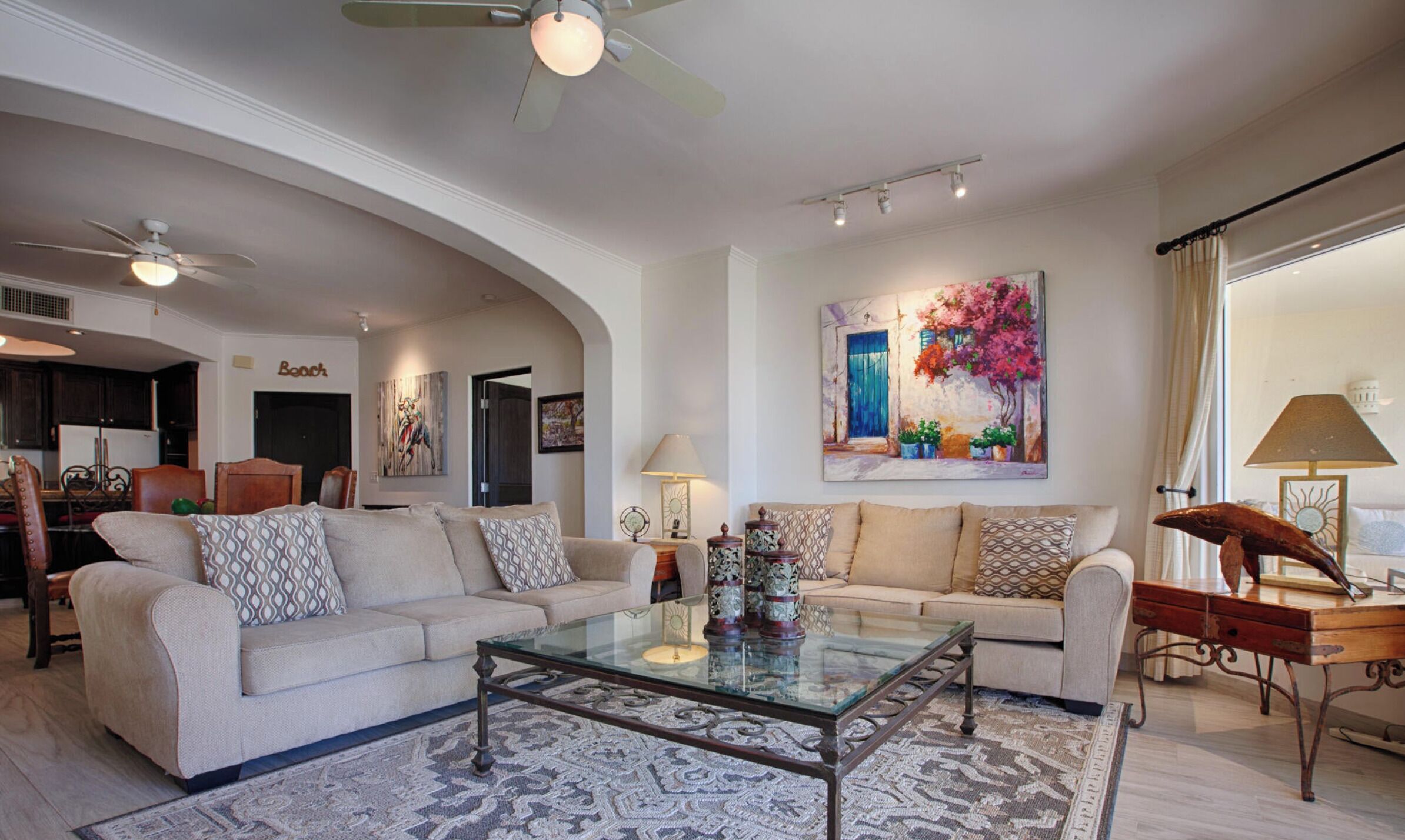 Departamento, varias camas, cocina, vista al océano (Las Mañanitas LM C209) | Área de sala de estar | Televisión de pantalla plana de 42 pulgadas con canales digitales 