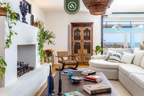 Villa, Multiple Beds, Pool Access, Ocean View (Casa Blanca Sur) | Living area