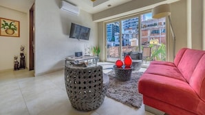 Studio Suite, 1 Tempat Tidur King, hot tub, pemandangan samudra (V177 303) | Area keluarga