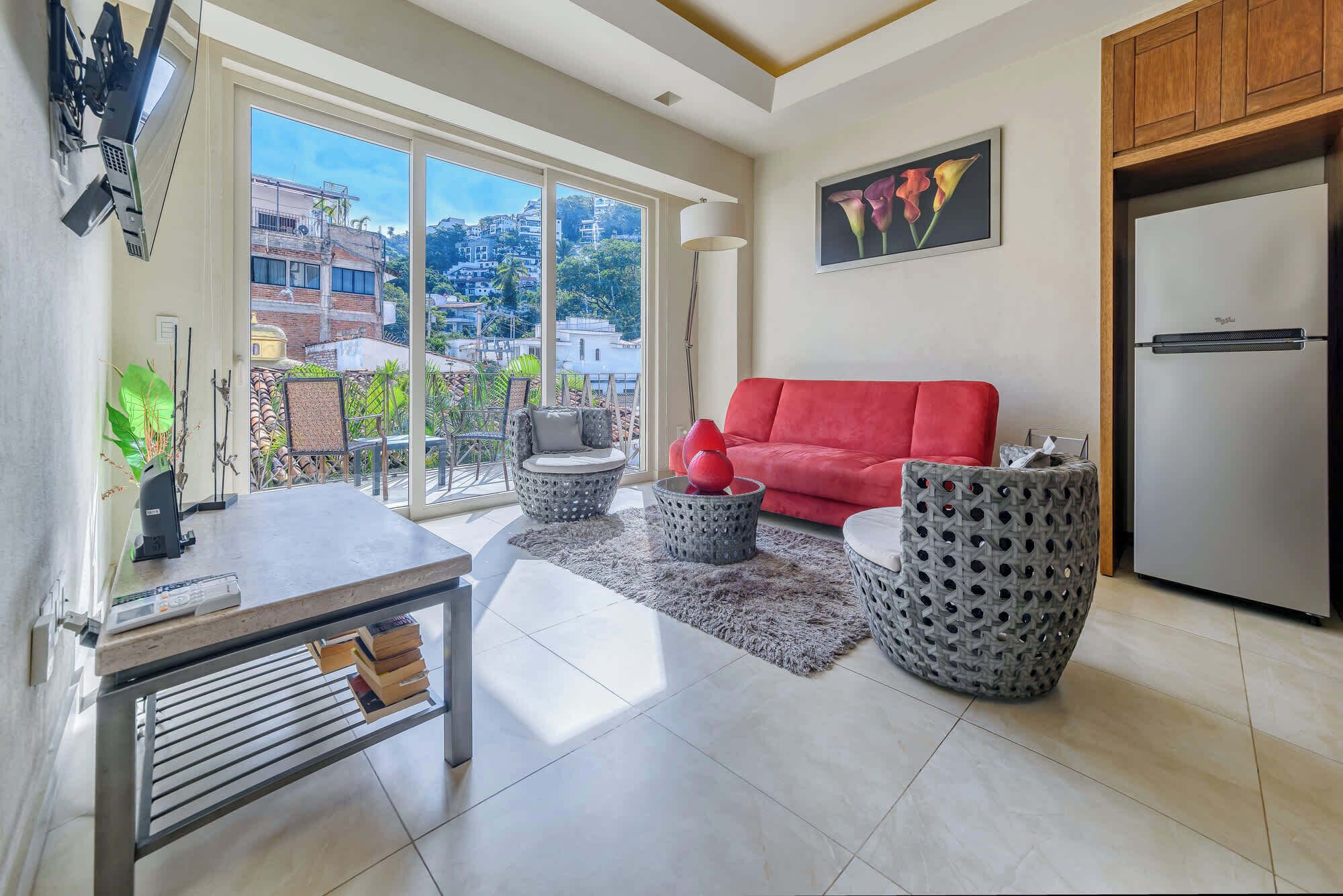 Studio, 1 giường cỡ king, bếp, quang cảnh biển (V177 303) | Khu phòng khách | TV màn hình phẳng 42-inch có truyền hình kỹ thuật số, MP3 dock 