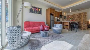 Studio, 1 King Bed, Kitchen, Ocean View (V177 303) | Living area | 42-inch flat-screen TV with digital channels, MP3 dock