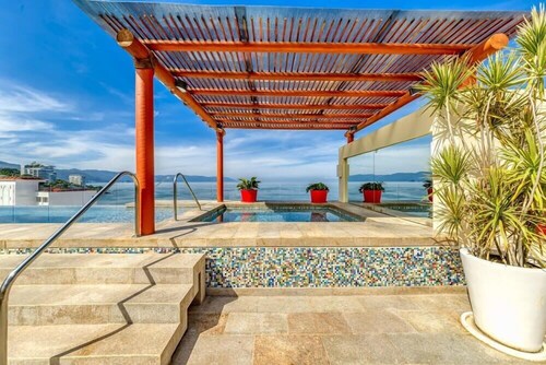 Chic Studio -rooftop Pool - Ocean View - King Bed