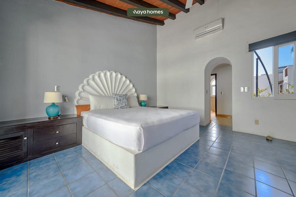 House, Multiple Beds, Kitchen, Beach View (Las Alamandas 7) | 3 bedrooms, individually decorated, individually furnished, bed sheets