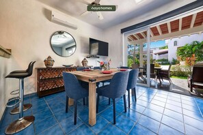 Casa, varias camas, cocina, vista a la playa (Las Alamandas 7) | Restaurantes