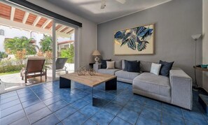 Casa, diversos llits, pati, vistes a la platja (Las Alamandas 7) | Sala d'estar