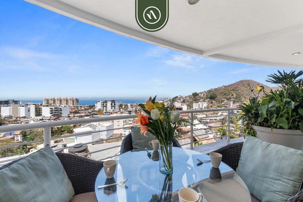 Apartment, Multiple Beds, Balcony, Ocean View (Cielo 301) | Outdoor dining