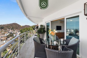 Apartment, Mehrere Betten, Balkon, Meerblick (Cielo 301) | Speisen im Freien