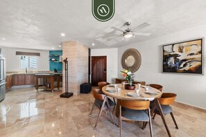 Departamento, varias camas, balcón, vista al océano (Cielo 301) | 2 habitaciones, decoración personalizada y muebles diferentes