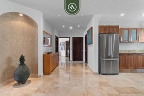 Departamento, varias camas, balcón, vista al océano (Cielo 301) | Interior