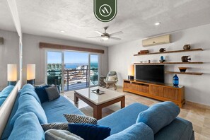 Apartment, Multiple Beds, Balcony, Ocean View (Cielo 301) | Living area