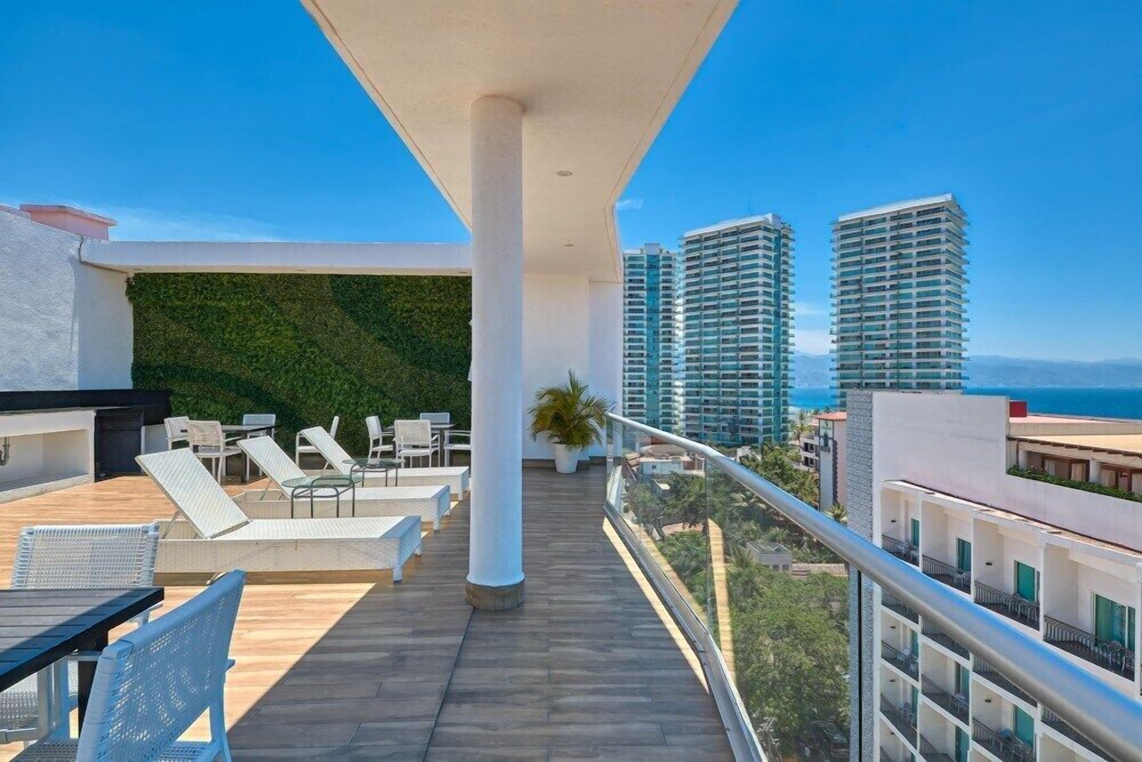 Condo, 1 cama King size y sofá cama, acceso a la alberca, vista a la playa (505 Torre Ambar) | Terraza o patio