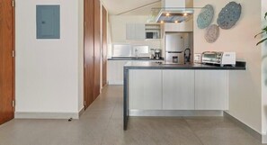 Διαμέρισμα (Condo), 1 King Κρεβάτι με Καναπέ-Κρεβάτι, Πρόσβαση στην Πισίνα (505 Torre Ambar) | Ιδιωτική κουζίνα